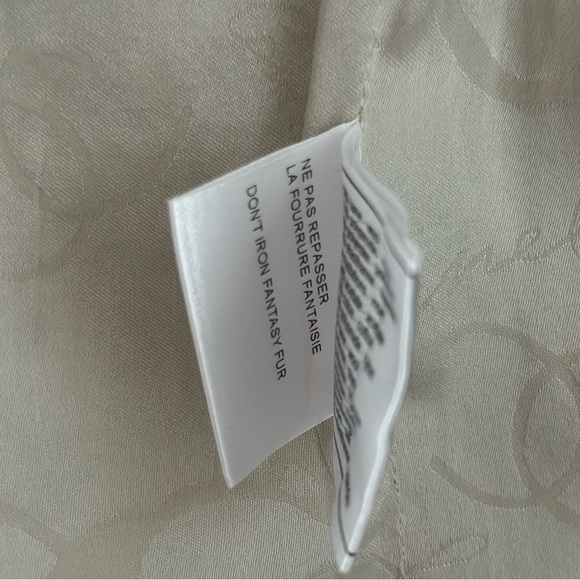 Authentic Chanel Sleeveless oatmeal wool fur trimmed dress size 40 - Picture 9 of 12